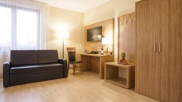 Standardzimmer | Zimmersafe, Schreibtisch, Verdunkelungsvorhänge, schallisolierte Zimmer