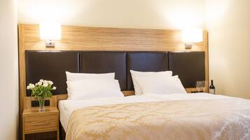 Standardzimmer | Zimmersafe, Schreibtisch, Verdunkelungsvorhänge, schallisolierte Zimmer