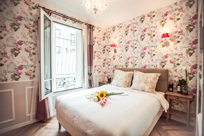 Deluxe Suite, 1 Bedroom, Private Bathroom | 1 bedroom, premium bedding, minibar, in-room safe - La Maison Gobert Paris Hotel Particulier (Paris)