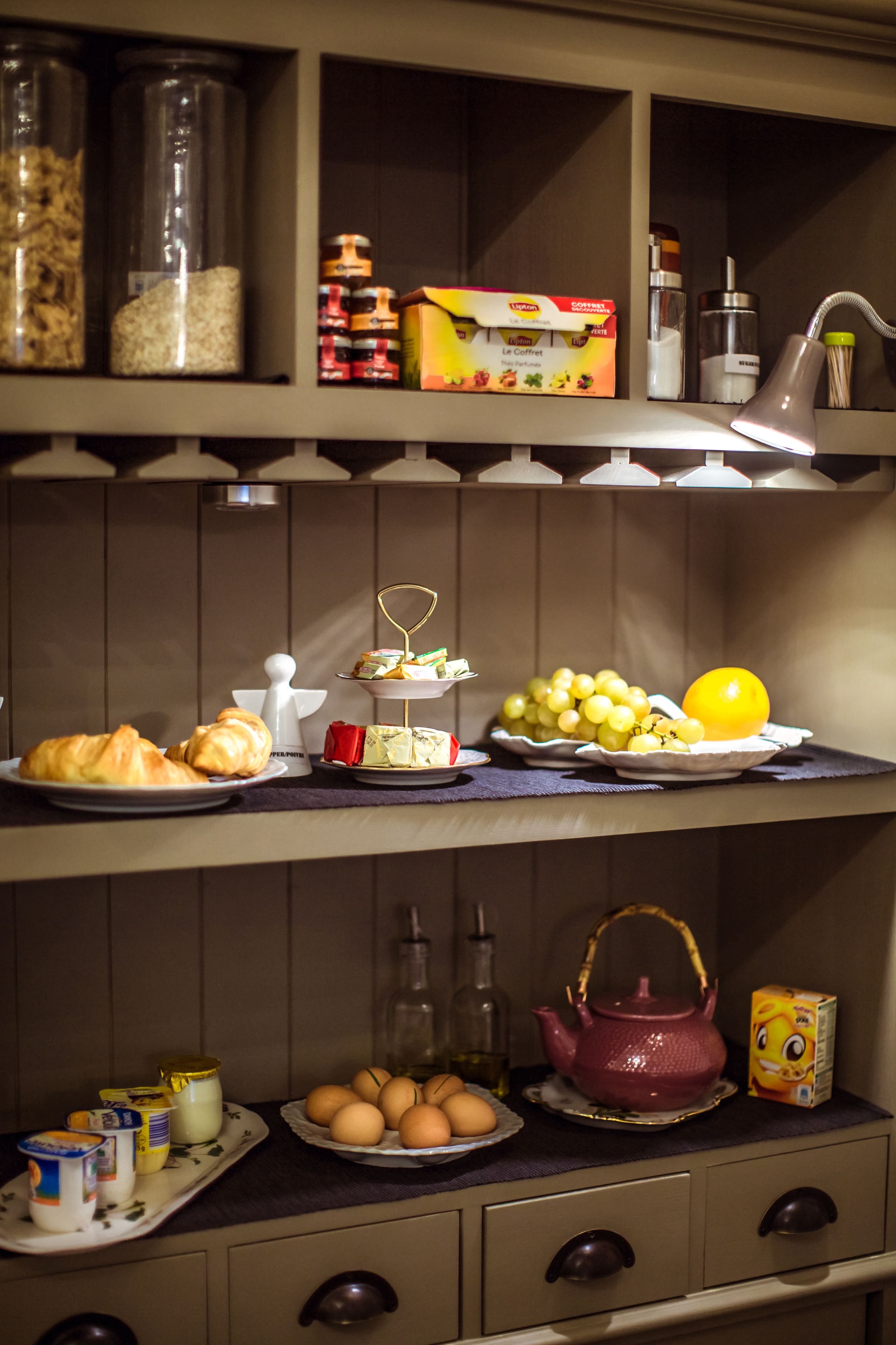 Daily continental breakfast (EUR 15 per person)