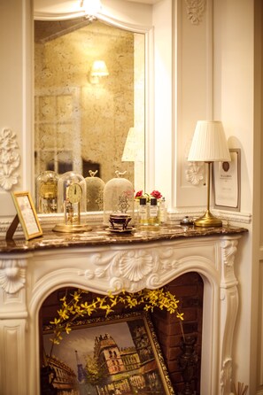 Daily continental breakfast for a fee - La Maison Gobert Paris Hotel Particulier (Paris)
