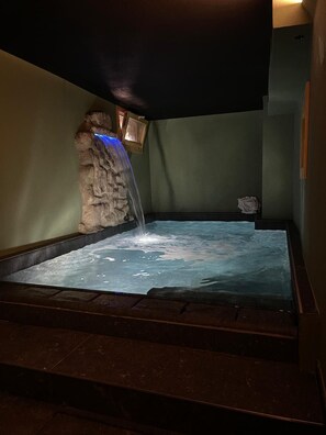 Piscine extérieure (ouverte en saison)