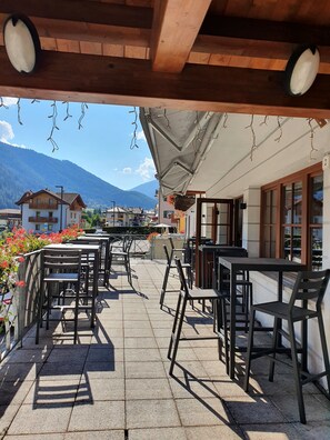 Terrace/patio - Hotel Pezzotti (Pellizzano)