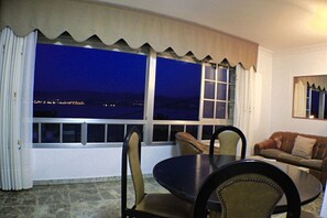 스탠다드 아파트, 침실 2개 | 거실 공간