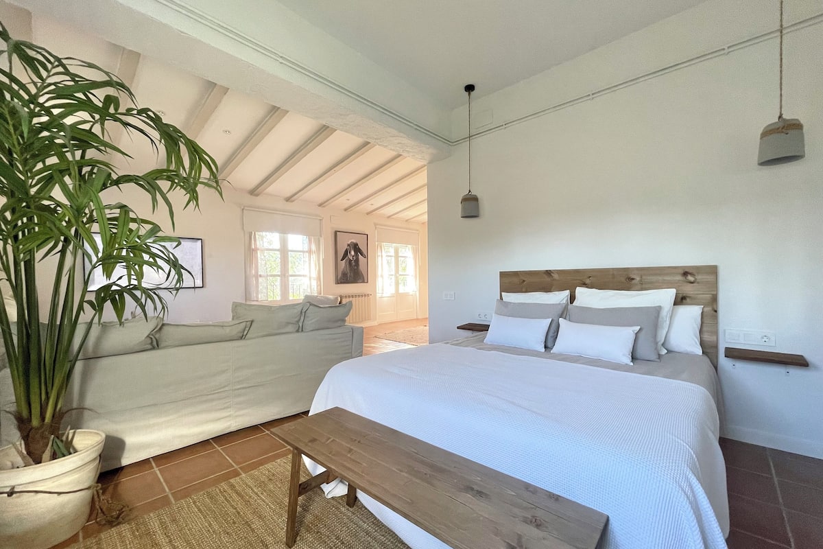 Luxury Apartment, 1 Bedroom, Pool View | Premium bedding, down comforters, in-room safe, blackout drapes