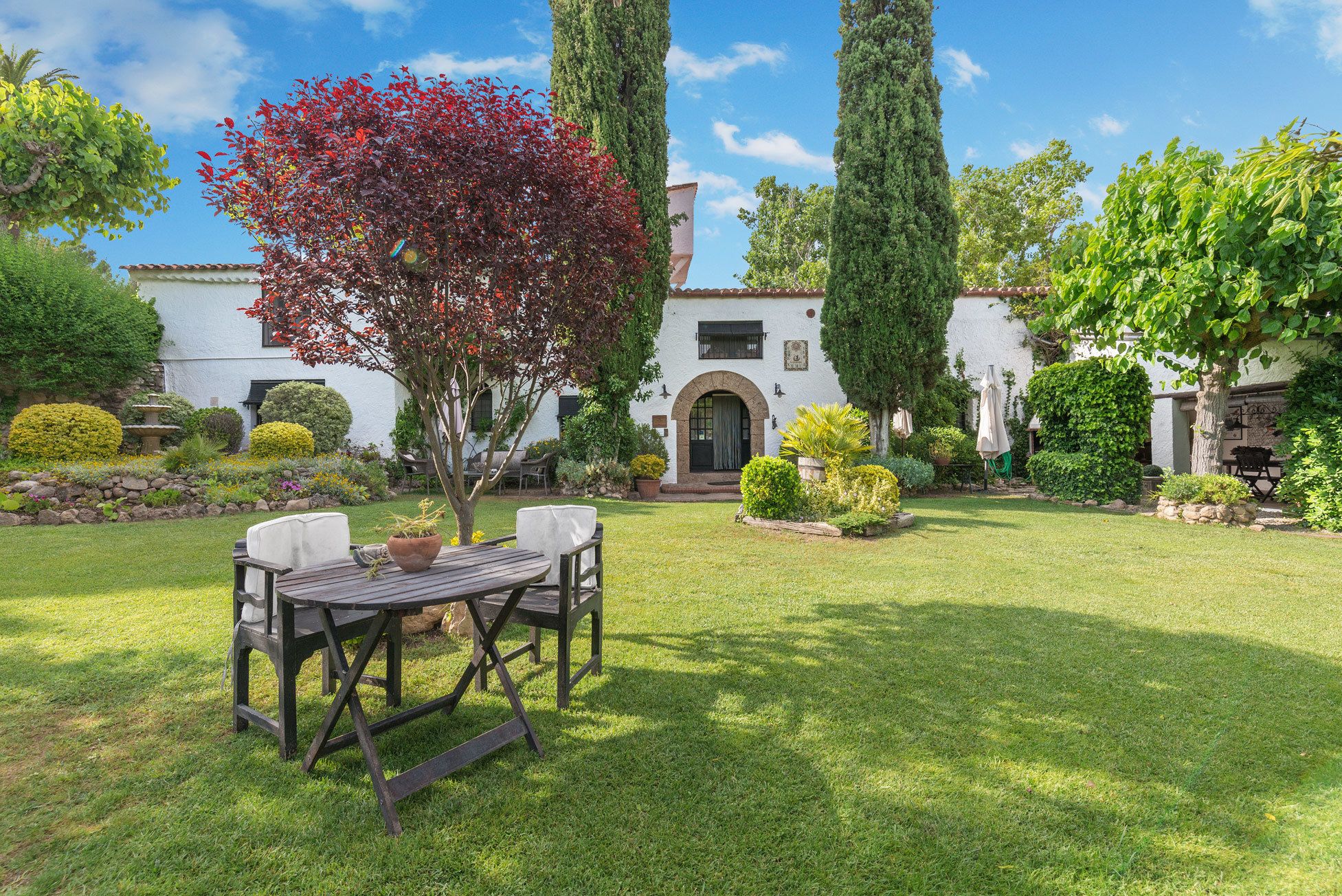 Vista frontal de la propiedad