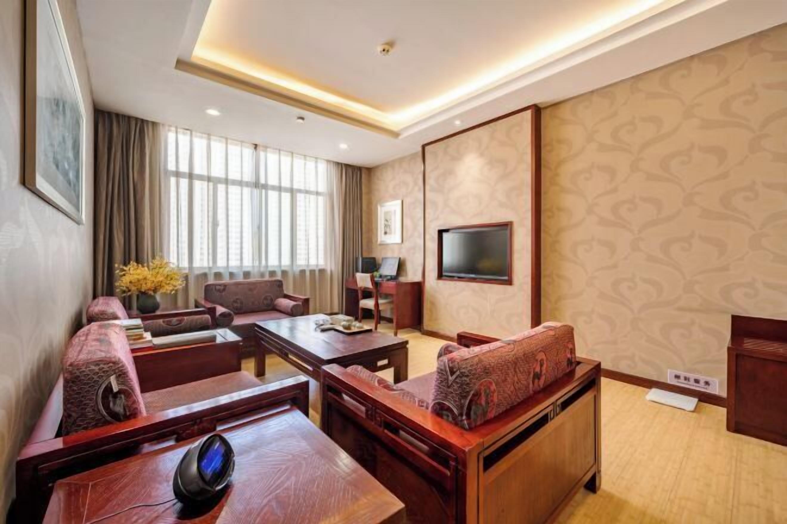 Minibar, in-room safe, iron/ironing board, Internet