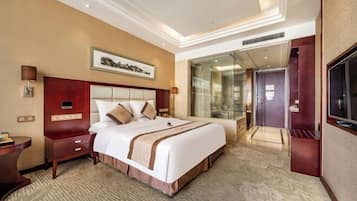 Minibar, värdeförvaringsskåp på rummet och strykjärn/strykbräda