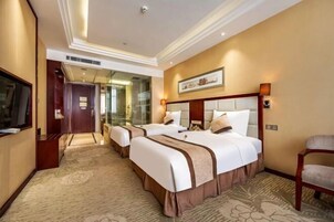 Minibar y caja de seguridad en la habitación 