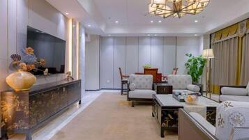 Cribs/infant beds, Internet, alarm clocks