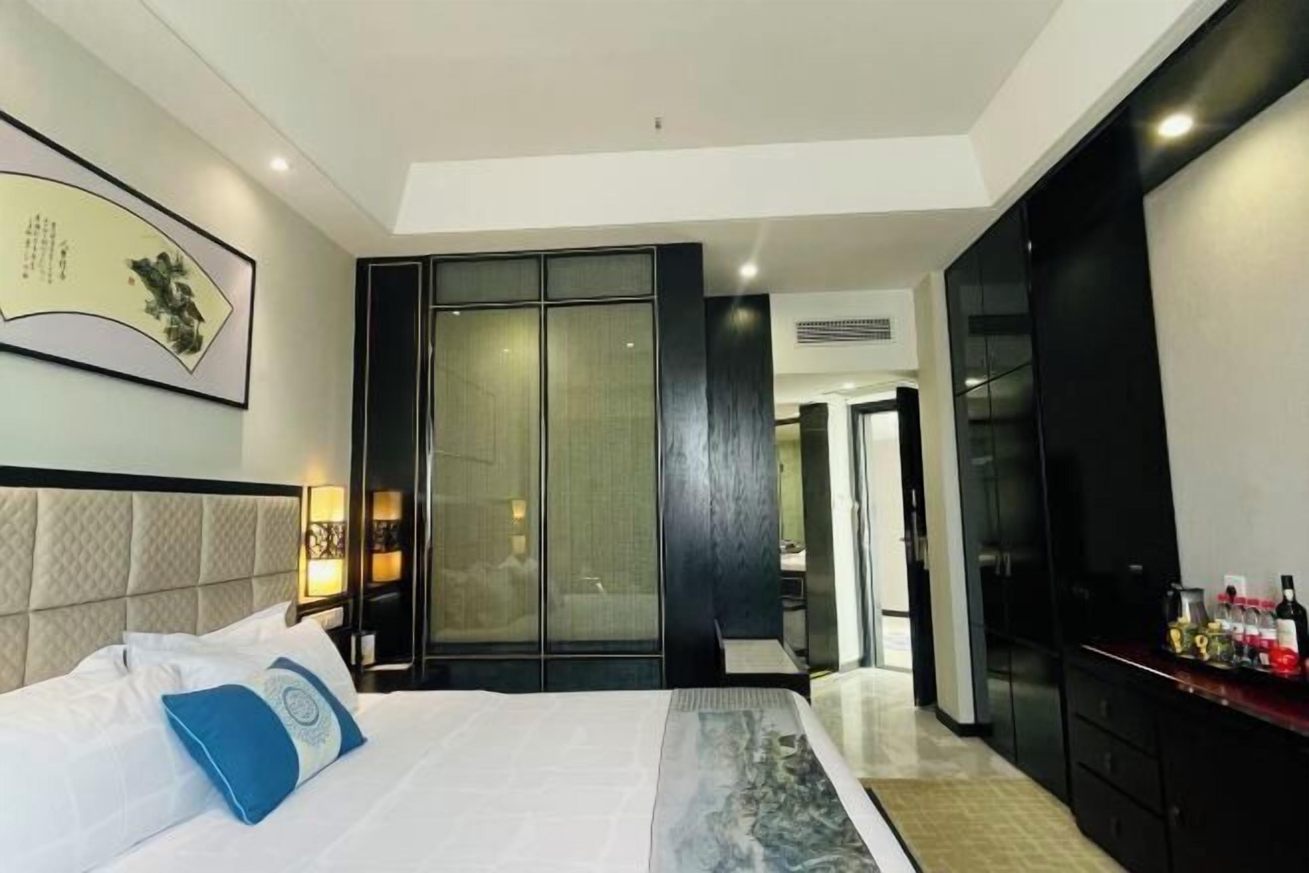 Tempat tidur bayi, internet, dan jam alarm