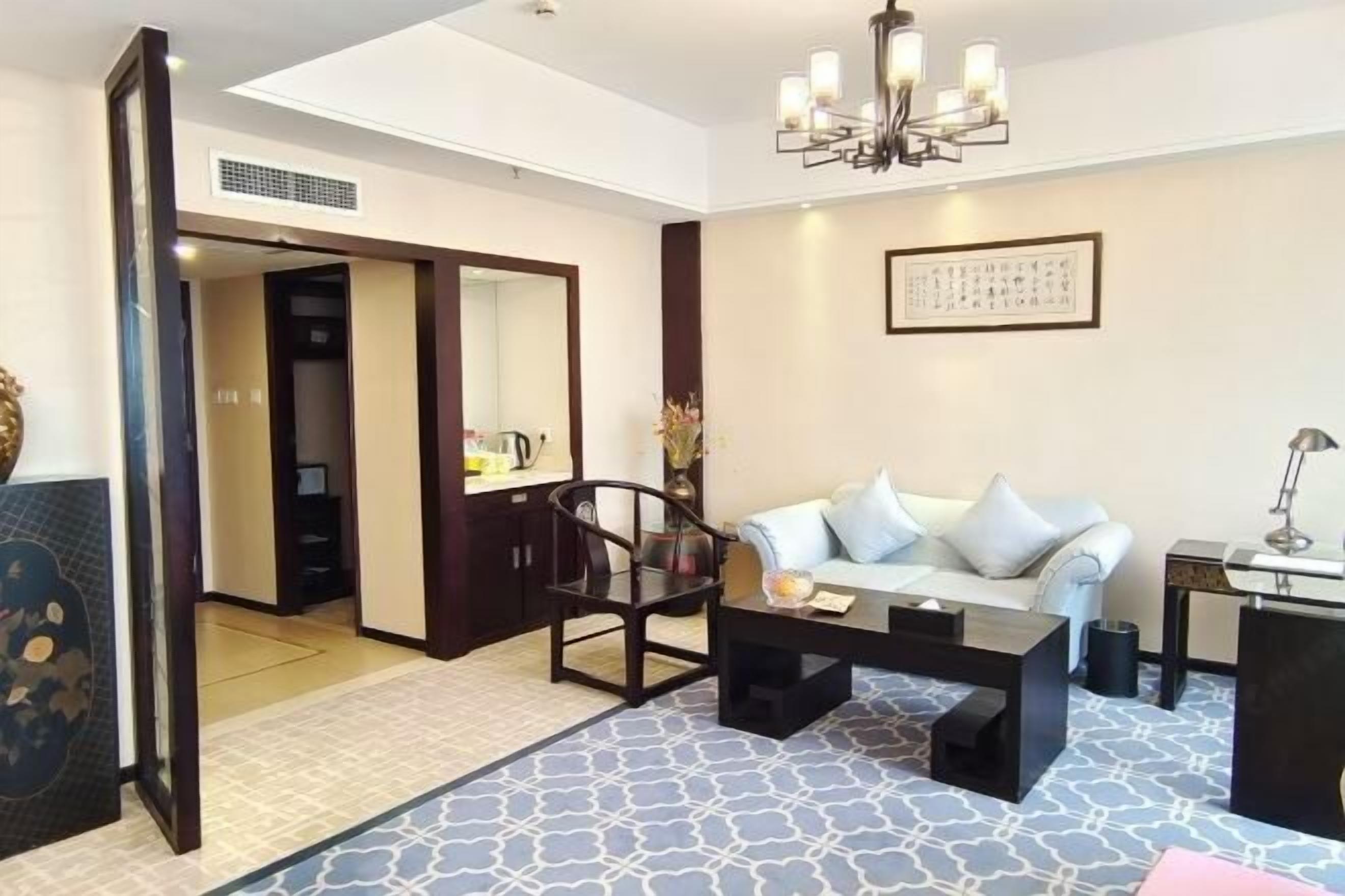 Tempat tidur bayi, internet, dan jam alarm