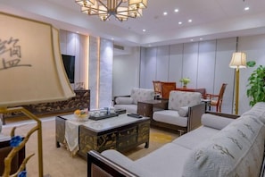 Cots/infant beds, Internet, alarm clocks