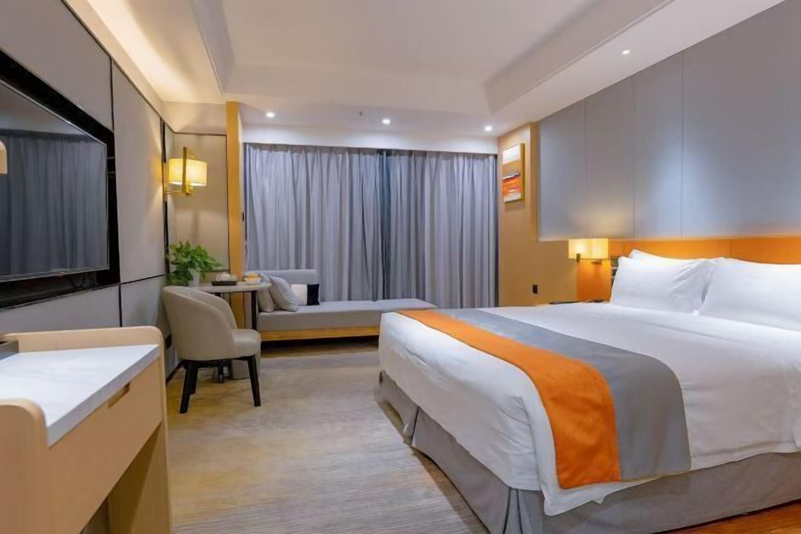 Tempat tidur bayi, internet, dan jam alarm