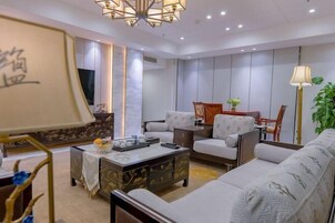 Cots/infant beds, Internet, alarm clocks