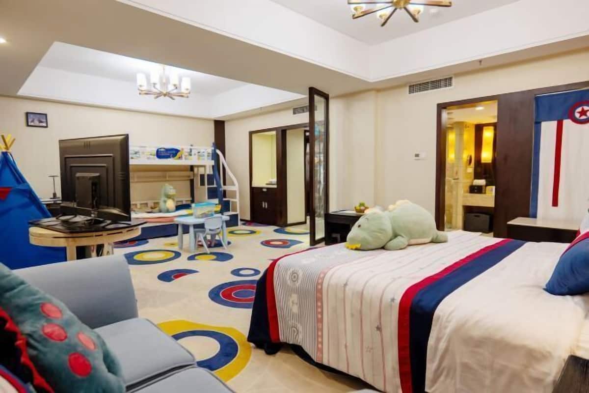 Cribs/infant beds, Internet, alarm clocks