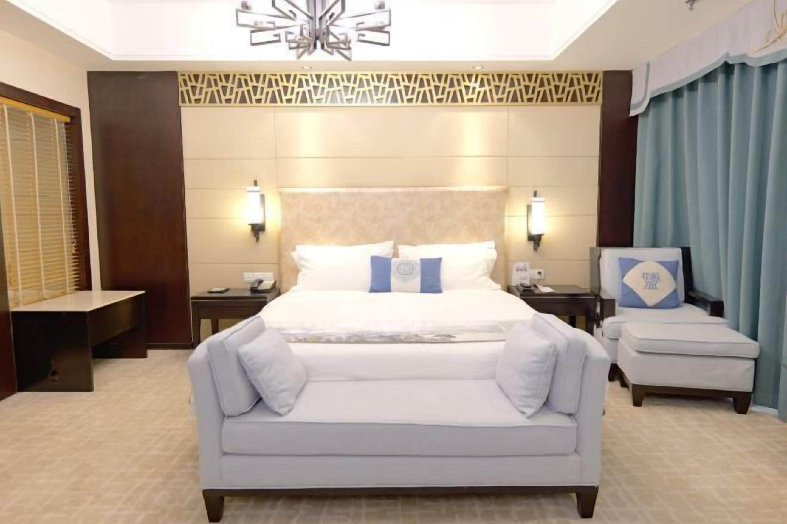 Cots/infant beds, Internet, alarm clocks