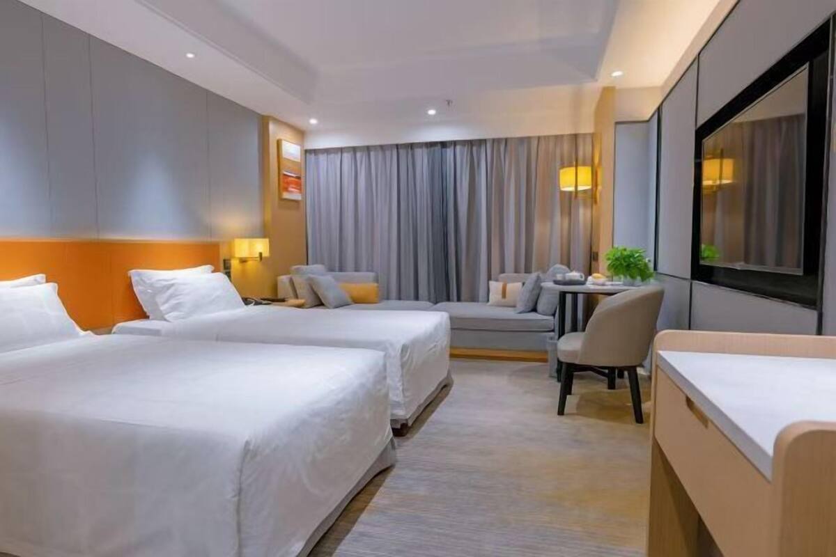 Cots/infant beds, Internet, alarm clocks