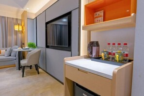 Cots/infant beds, Internet, alarm clocks - Huidong Hotel (Zigong City)