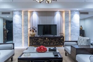 Cots/infant beds, Internet, alarm clocks