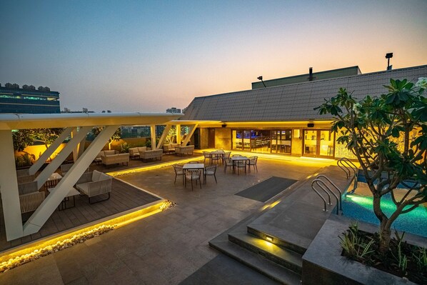 Bar (on property) - Radisson Blu Pune Hinjawadi (Paud)