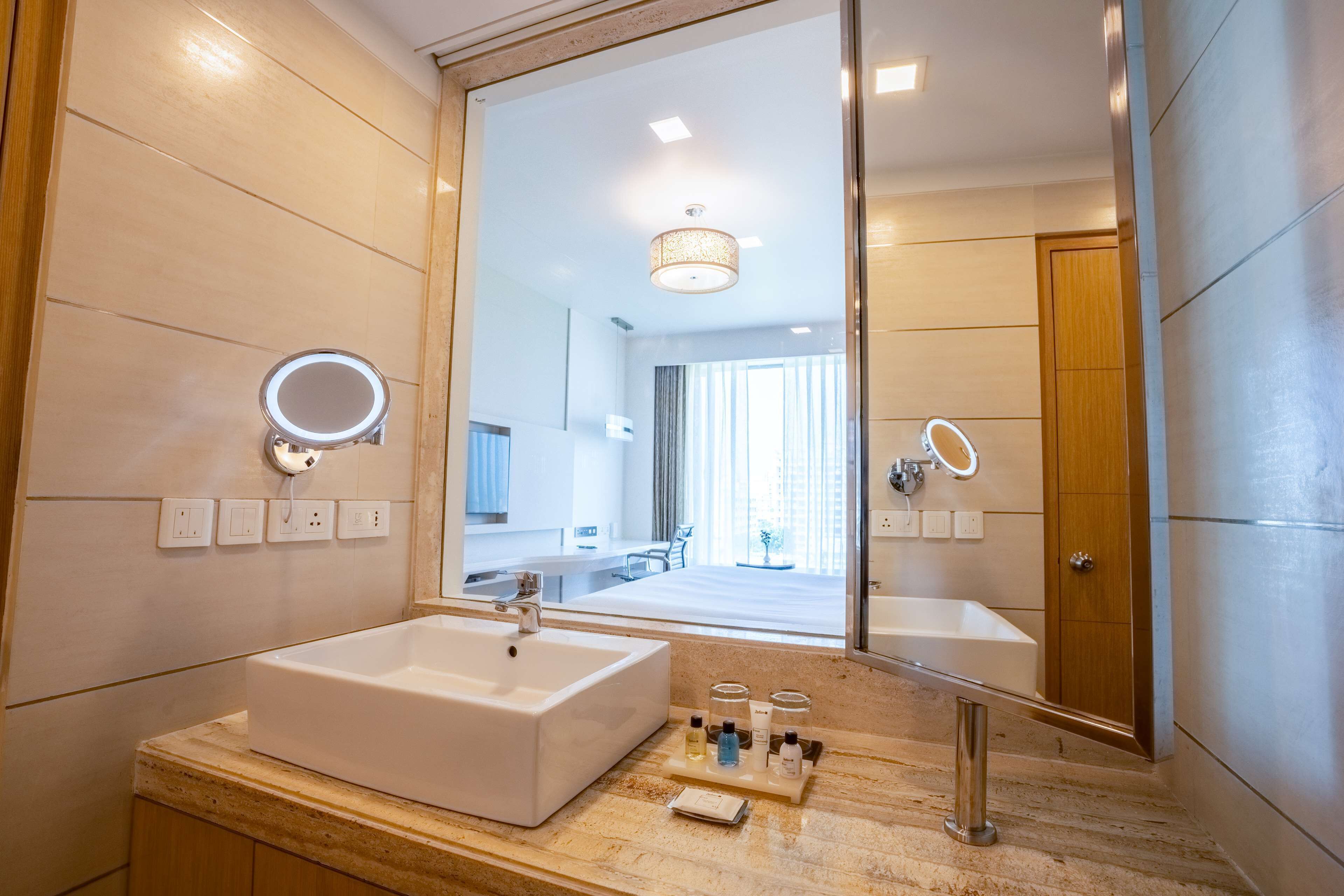 shower, rainfall showerhead, free toiletries, hair dryer