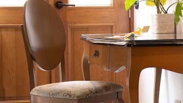 Corner Suite,  1 King Bed (City View) | 3 camere, biancheria in cotone egiziano