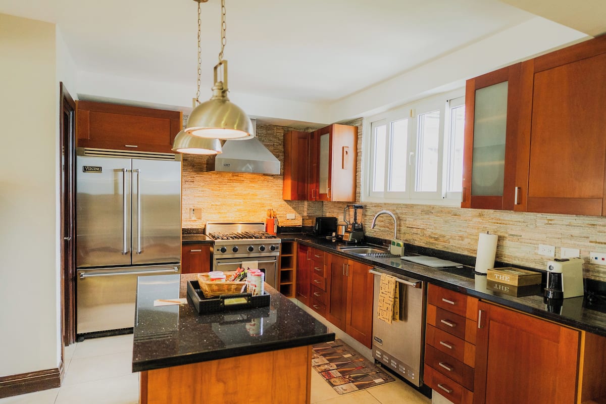 exclusive house | private kitchen | espresso maker, high chair, ice maker