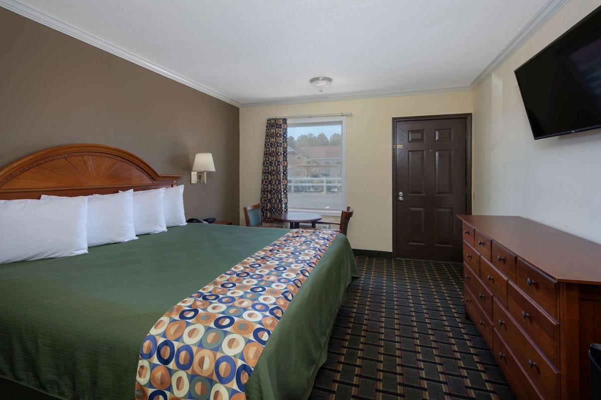 Desk, iron/ironing board, free WiFi, bed sheets