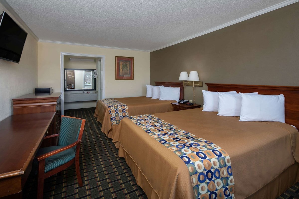 Desk, iron/ironing board, free WiFi, bed sheets