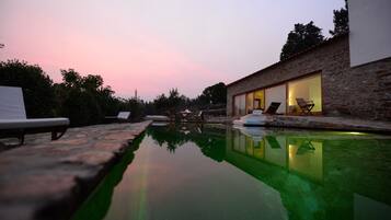 4 outdoor pools