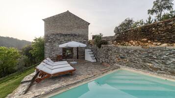 4 outdoor pools