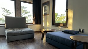 Junior Suite, 1 King Bed | Premium bedding, down comforters, in-room safe, individually decorated - Maja Hotel Boutique (Morelia)