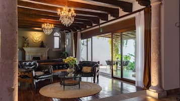 Quầy tiếp tân