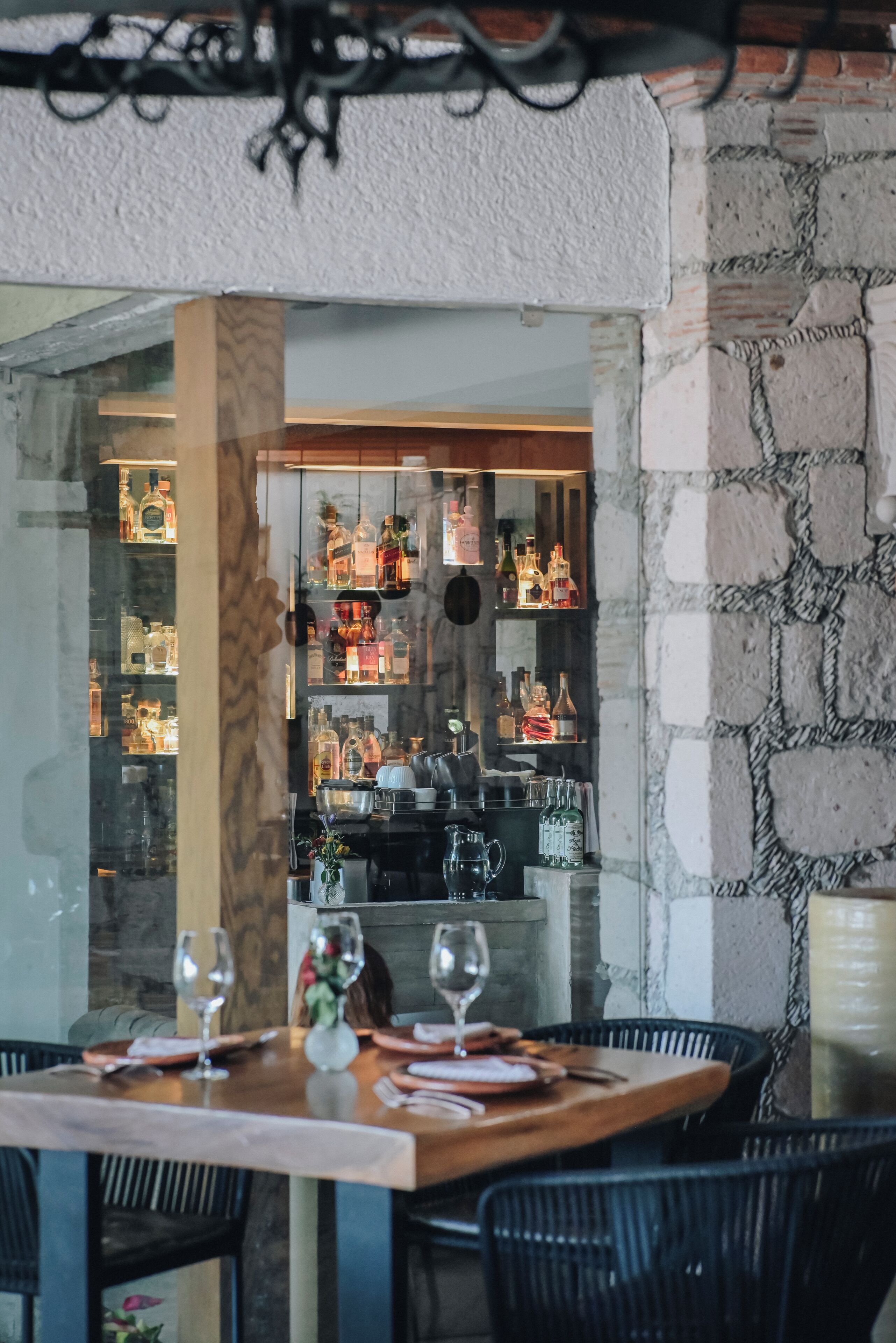 Breakfast, lunch served; local and international cuisine, pool views 