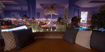 Panoramic Room | Premium bedding, down comforters, in-room safe, individually decorated