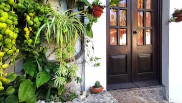 Double Room, 1 Double Bed, Poolside | Garden view