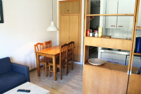 Fridge, microwave, stovetop, cookware/dishes/utensils