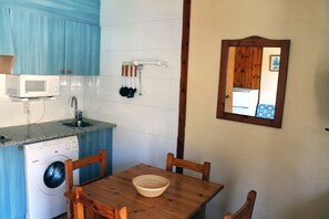 Fridge, microwave, stovetop, cookware/dishes/utensils