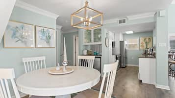 Apartment | Essbereich im Zimmer