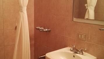 Shared Dormitory | Bathroom