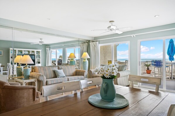 コンドミニアム 2 ベッドルーム シービュー (3) | 客室内のダイニングエリア