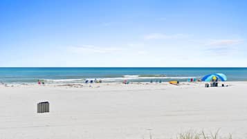 Am Strand, weißer Sandstrand