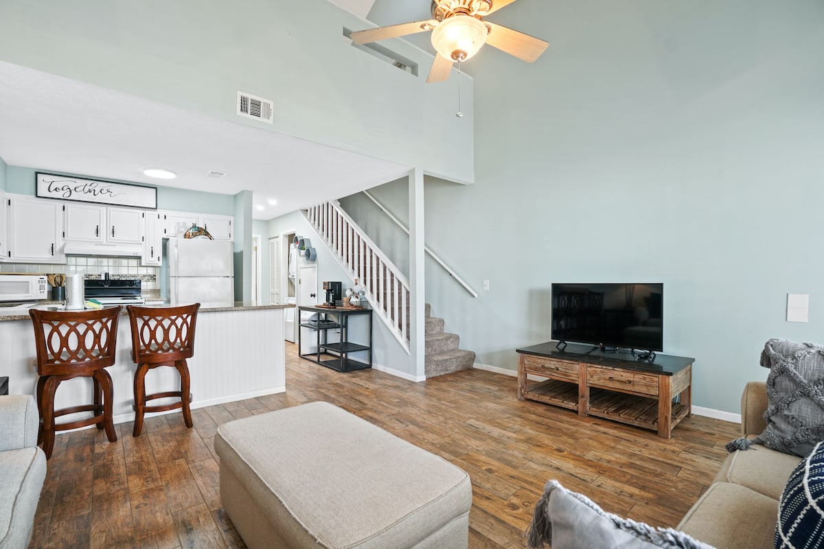 Condo, 2 Bedrooms (D8) | Living area | TV