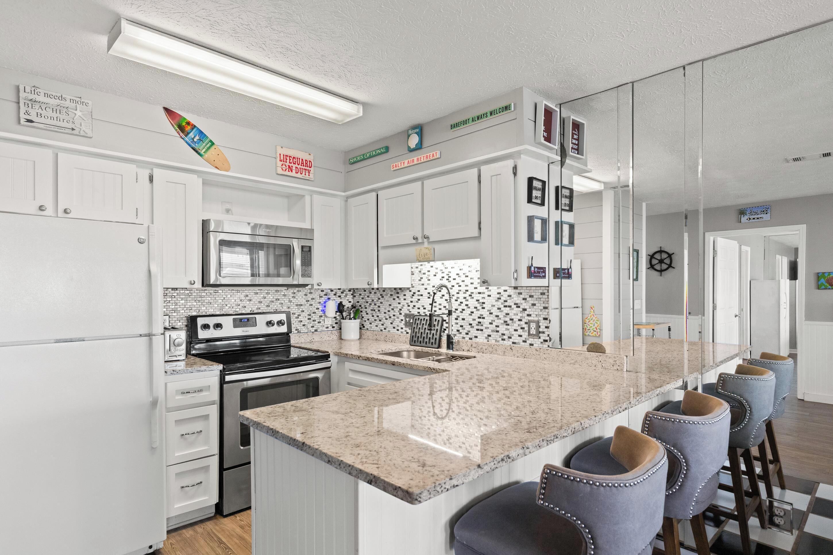 Condo, 1 Bedroom (I-15) | Private kitchen | Fridge, microwave, oven, stovetop