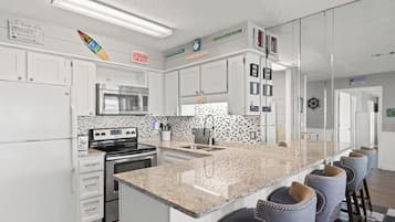 Condo, 1 Bedroom (I-15) | Private kitchen