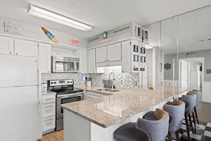 Condo, 1 Bedroom (I-15) | Private kitchen | Fridge, microwave, oven, stovetop