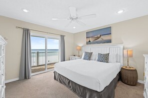 Stadtwohnung, 4 Schlafzimmer (Townhome B) | 4 Schlafzimmer, Bügeleisen/Bügelbrett, kostenloses WLAN, Bettwäsche