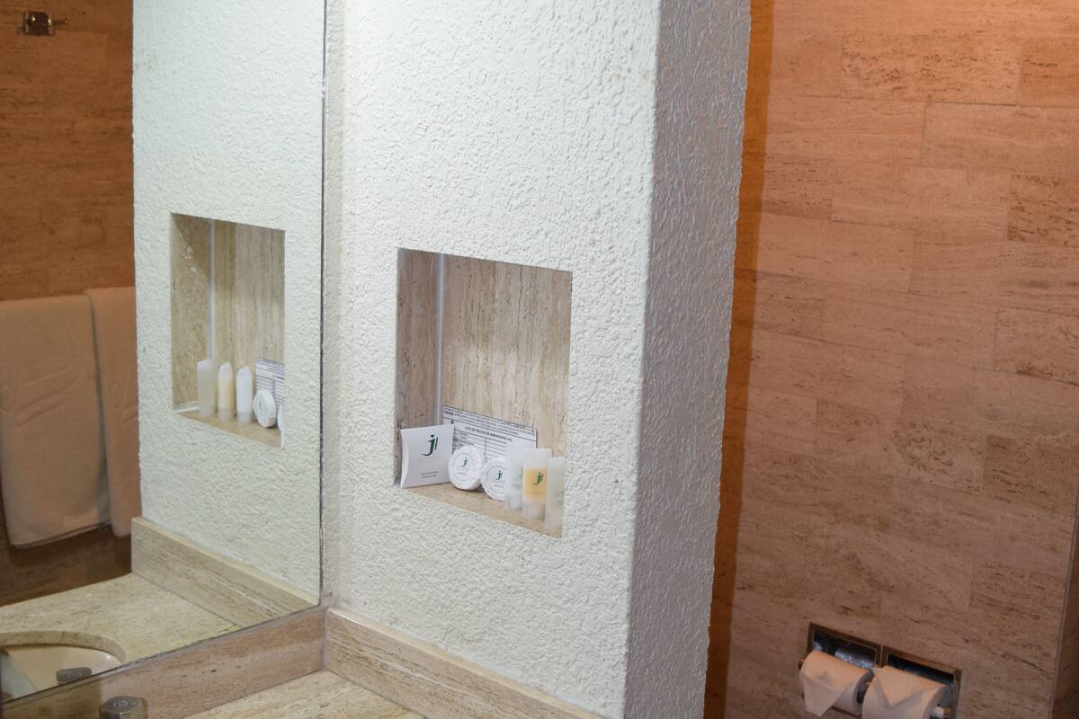 shower, free toiletries, hair dryer, towels