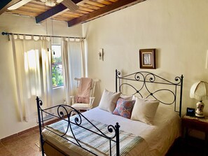 Phòng đơn cơ bản, 1 giường cỡ queen | Két bảo mật tại phòng, bàn, bàn ủi/dụng cụ ủi quần áo 